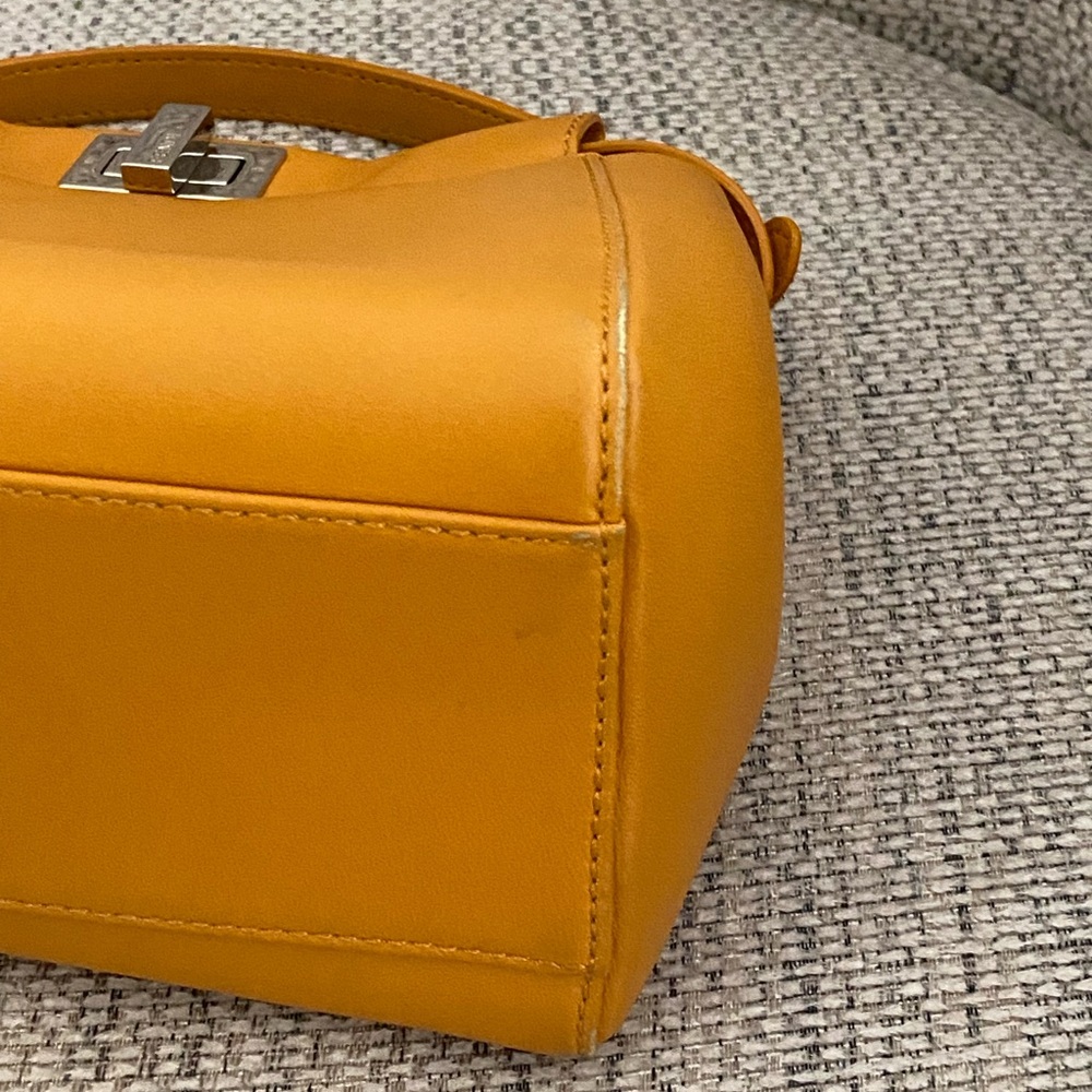 Fendi peekaboo bag Nappa soft Leather. Comes with Certified authentication. - Picture 5 of 16